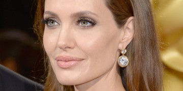 Angelina Jolie anunță că s-a supus unei operații preventive de extirpare a ovarelor